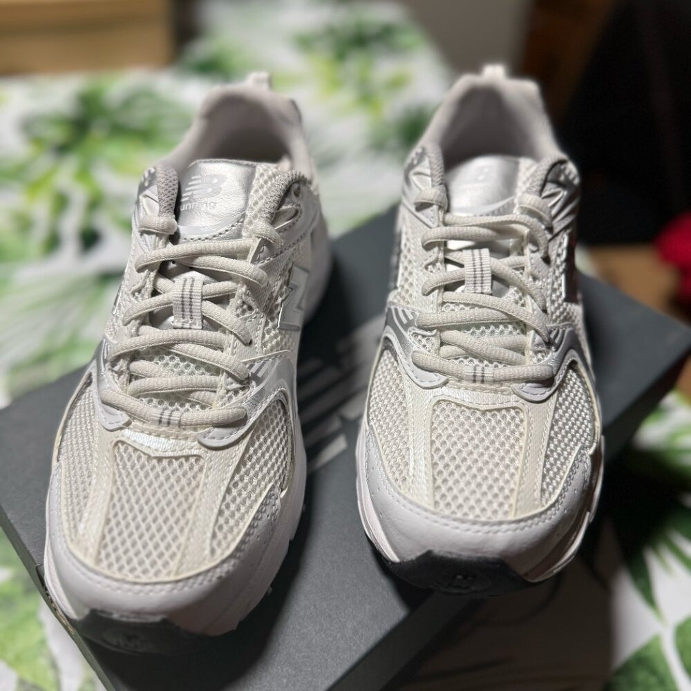 New Balance 530 Women’s 7.5 White Silver Sneakers NIB - Picture 3 of 7